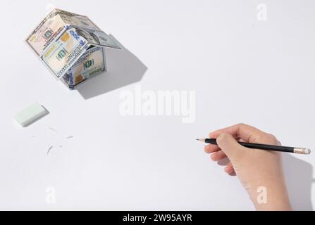 casa fatta di dollari, sfondo bianco, disegno a mano, mock-up Foto Stock