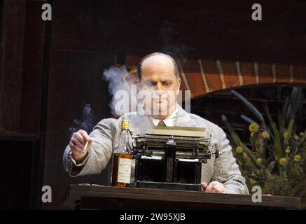 Christopher Purves (Sir John Falstaff) in FALSTAFF al Glyndebourne Festival Opera, East Sussex, Inghilterra 21/05/2009 musica: Giuseppe Verdi libretto: Arrigo Boito direttore: Vladimir Jurowski disegno: Ultz illuminazione: Mimi Jordan Sherin movimento: Linda Dobell direttore: Richard Jones Foto Stock