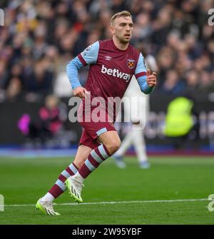 Londra, Regno Unito. 23 dic 2023 - West Ham United contro Manchester United - Premier League - London Stadium. Jarrod Bowen di West Ham in azione. Credito immagine: Mark Pain / Alamy Live News Foto Stock