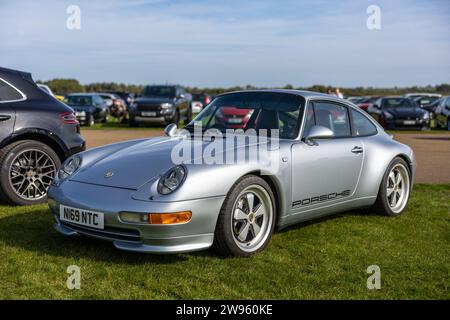 1995 Porsche 911 (993) Carrera coupé, in mostra al Bicester Heritage Scramble l'8 ottobre 2023. Foto Stock