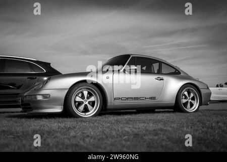 1995 Porsche 911 (993) Carrera coupé, in mostra al Bicester Heritage Scramble l'8 ottobre 2023. Foto Stock