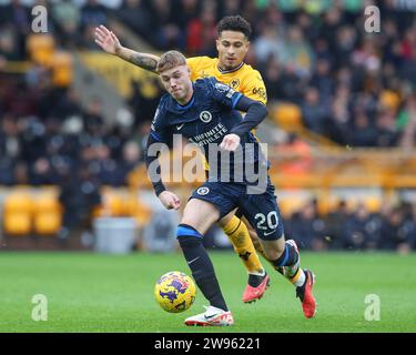 Wolverhampton, Regno Unito. 24 dicembre 2023. Cole Palmer del Chelsea rompe con la palla durante la partita di Premier League Wolverhampton Wanderers vs Chelsea a Molineux, Wolverhampton, Regno Unito, 24 dicembre 2023 (foto di Gareth Evans/News Images) a Wolverhampton, Regno Unito il 24/12/2023. (Foto di Gareth Evans/News Images/Sipa USA) credito: SIPA USA/Alamy Live News Foto Stock