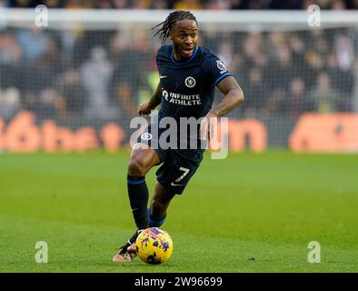 Wolverhampton, Regno Unito. 24 dicembre 2023. Raheem Sterling del Chelsea durante la partita di Premier League a Molineux, Wolverhampton. Il credito fotografico dovrebbe leggere: Andrew Yates/Sportimage Credit: Sportimage Ltd/Alamy Live News Foto Stock