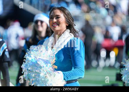 Charlotte, North Carolina, USA, 24 dicembre 2023, cheerleaders per i Carolina Panthers al Bank of America Stadium. (Foto Credit: Marty Jean-Louis/Alamy Live News Foto Stock