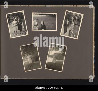 Moglie e figlia, Anonimo, 1941 - 1942 Fotografia album rivista con cinque foto della donna e della figlia, all'aperto in un parco. Parte dell'album fotografico ABRECOMSINTENTENDANTur van de Wehrmacht 1941-1943. Supporto fotografico Paesi Bassi. carta gelatina stampa argento occupazione  guerra. Il soldato fuori servizio Paesi Bassi Foto Stock