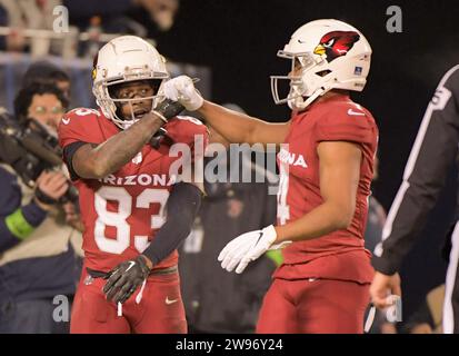 Chicago, Stati Uniti. 24 dicembre 2023. Il wide receiver degli Arizona Cardinals Greg Dortch (83) festeggia il suo touchdown contro i Chicago Bears con Rondale Moore (4) al Soldier Field di Chicago domenica 24 dicembre 2023. I Bears vinsero 27-16. Foto di Mark Black/UPI Credit: UPI/Alamy Live News Foto Stock