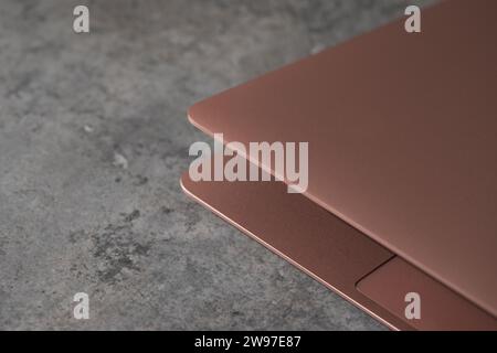 HCMC, VN - dicembre 2023. Notebook Apple Macbook Air 2018 Foto Stock