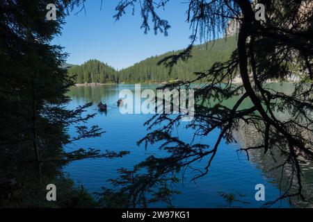 Lago di Braies - un paradiso naturale nelle Dolomiti di Braies Foto Stock