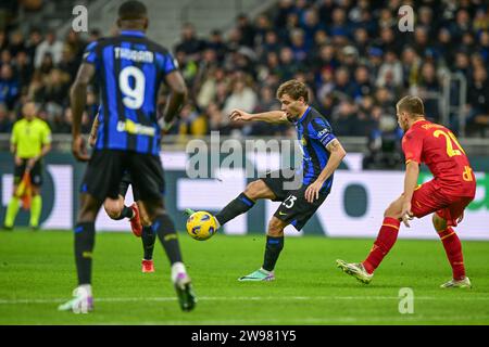 Milano, Italia. 23 dicembre 2023. Nicolo Barella (23) dell'Inter ha visto durante la partita di serie A tra Inter e Lecce a Giuseppe Meazza a Milano. (Foto: Gonzales Photo - Tommaso Fimiano). Foto Stock
