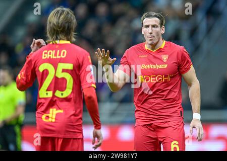 Milano, Italia. 23 dicembre 2023. Federico Baschirotto (6) di Lecce visto durante la partita di serie A tra Inter e Lecce a Giuseppe Meazza a Milano. (Foto: Gonzales Photo - Tommaso Fimiano). Foto Stock