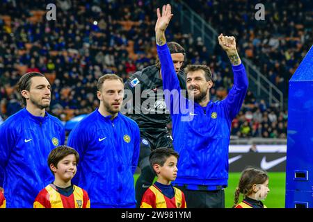 Milano, Italia. 23 dicembre 2023. Francesco Acerbi dell'Inter ha visto durante la partita di serie A tra Inter e Lecce a Giuseppe Meazza a Milano. (Foto: Gonzales Photo - Tommaso Fimiano). Foto Stock