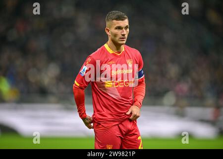 Milano, Italia. 23 dicembre 2023. Gabriel Strefezza (27) di Lecce visto durante la partita di serie A tra Inter e Lecce a Giuseppe Meazza a Milano. (Foto: Gonzales Photo - Tommaso Fimiano). Foto Stock