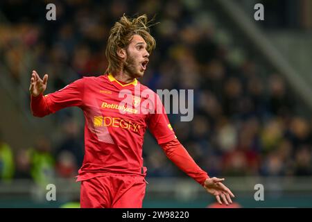 Milano, Italia. 23 dicembre 2023. Antonino Gallo (25) di Lecce ha visto durante la partita di serie A tra Inter e Lecce a Giuseppe Meazza a Milano. (Foto: Gonzales Photo - Tommaso Fimiano). Foto Stock