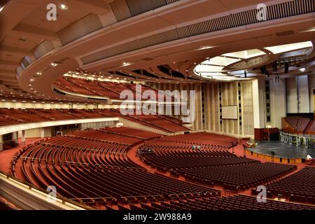 Gli interni maestosi del Mormon Conference Center con oltre 21,000 posti a sedere Foto Stock