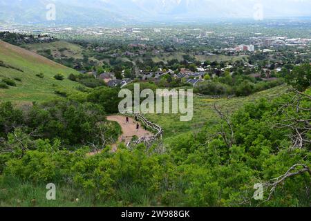 Vista dell'Ensign Peak Trail, un sentiero di ghiaia che conduce all'Ensign Peak vicino a Capitol Hill Foto Stock