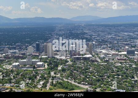 Vista del Campidoglio dello Utah e del centro di Salt Lake City dalla cima della collina dell'Ensign Peak Trail Foto Stock