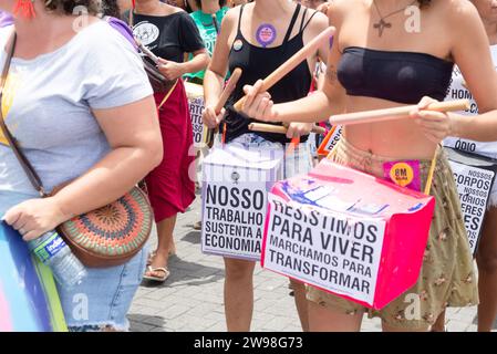 Salvador, Bahia, Brasile - 8 marzo 2020: Le donne sono viste protestare durante la marcia della giornata delle donne nella città di Salvador, Bahia. Foto Stock