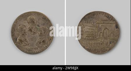 Ingresso degli Alleati a Parigi 1814, Johann Thomas Stettner, 1814 medaglia di storia Silverly Brass Medal, sul davanti i ritratti di Alexander van Russia, Frans II d'Austria e Frederik Willem III van Pruissen, con un testo modificato e ritagliato, marciando i soldati sul lato negativo attraverso un cancello di trionfo, con Omschrift e tagliare il testo. Ottone (lega) di Norimberga a percussione (lavorazione dei metalli) Foto Stock