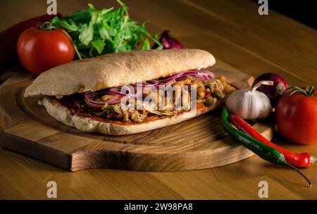 Delizioso sandwich con ciabatta Foto Stock