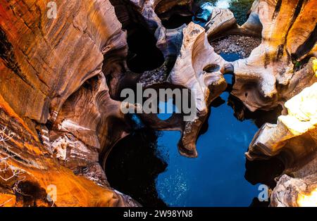 Una vista aerea di un fiume che scorre attraverso un canyon. Sudafrica Foto Stock