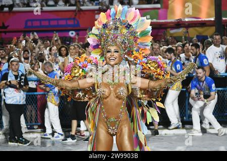 Rio de Janeiro, Brasile, 26 febbraio 2023. Sfilata delle scuole di samba durante il carnevale nella città di Rio de Janeiro Foto Stock