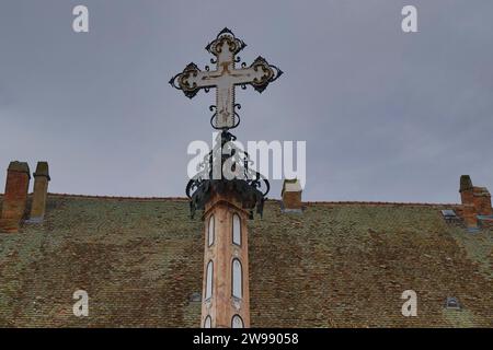 Dicembre 25, 2023. Szentendre, Ungheria tempo, il giorno dopo Natale l'acqua del Danubio è molto alta. Credit Ilona Barna, BIPHOTONEWS, Alamy Live News Foto Stock