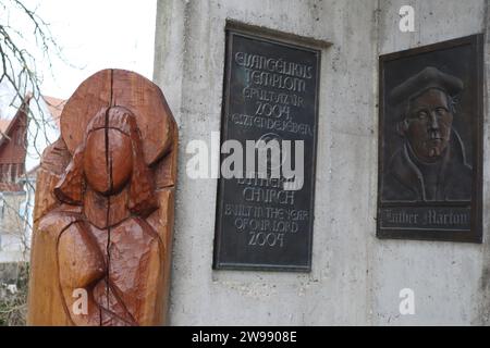 Dicembre 25, 2023. Szentendre, Ungheria tempo, il giorno dopo Natale l'acqua del Danubio è molto alta. Credit Ilona Barna, BIPHOTONEWS, Alamy Live News Foto Stock