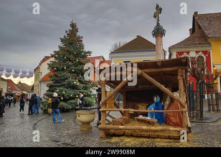 Dicembre 25, 2023. Szentendre, Ungheria tempo, il giorno dopo Natale l'acqua del Danubio è molto alta. Credit Ilona Barna, BIPHOTONEWS, Alamy Live News Foto Stock