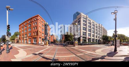 Dallas, USA - 6 novembre 2023: Vista dello skyline di Dallas nello storico quartiere di Westend. Foto Stock