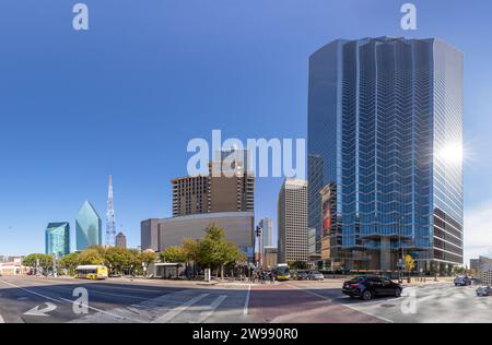 Dallas, USA - 6 novembre 2023: Vista dello skyline di Dallas nello storico quartiere di Westend. Foto Stock