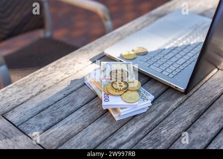 Bitcoin Coins e altre valute elettroniche Foto Stock