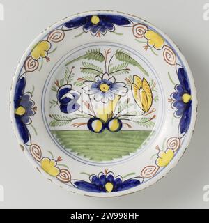 Piatto di FUNUCE multicolore, Anonimo, 1750 - 1790 piatto (piatti) piatto di Faience multicolore, decorato con fiori di blu, giallo, verde, rosso e viola su terreno bianco. Delft. Foto Stock