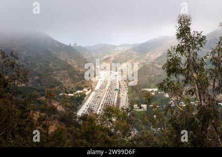 Interstate 405 Freeway vicino a Brentwood, Los Angeles, California, vista aerea Foto Stock