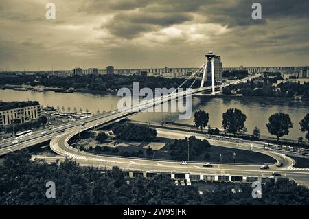 Ponte della rivolta nazionale slovacca, Bratislava, Slovacchia Foto Stock