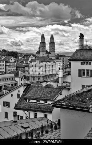 Due torri del Grossmünster romanica chiesa protestante, Zurigo, Svizzera, Repubblica federale, Europa occidentale Foto Stock