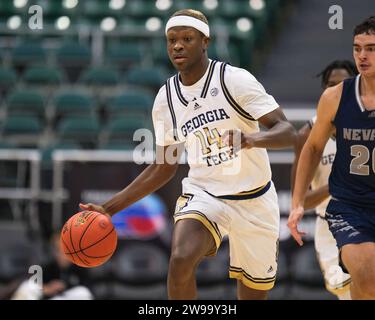 24 dicembre 2023: Georgia Tech Forward Kowacie Reeves Jr. (14) dribbling il campo da baseball durante la partita di basket Hawaiian Airlines Diamond Head Classic Championship tra i Georgia Tech Yellow Jackets e Nevada Wolf Pack alla Sofi Arena nello Stan Sheriff Center di Honolulu, Hawaii. Glenn Yoza/CSM (immagine di credito: © Glenn Yoza/Cal Sport Media) (immagine di credito: © Glenn Yoza/Cal Sport Media) Foto Stock