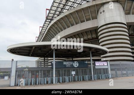 Milano, Italia, 1 agosto 2023. Lo stadio Giuseppe Meazza, chiamato anche stadio San Siro, è uno stadio di calcio. Il contenitore è la sede del c Foto Stock