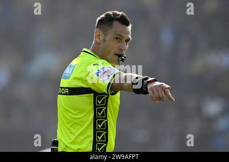 L'arbitro Maurizio Mariani gestisce durante la partita di serie A tra Frosinone calcio e Juventus FC allo stadio Benito stirpe di Frosinone (Italia), 23 dicembre 2023. Foto Stock