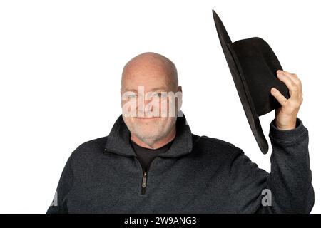 Felice saluto di mezza età del contadino caucasico con cappello da cowboy su sfondo bianco. Foto Stock