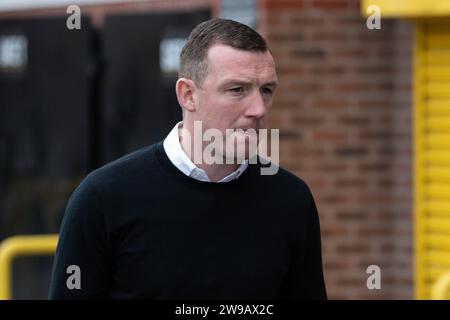 Burslem, Regno Unito. 26 dicembre 2023. Neill Collins Head coach di Barnsley arriva durante la partita di Sky Bet League 1 Port vale vs Barnsley a vale Park, Burslem, Regno Unito, il 26 dicembre 2023 (foto di Alfie Cosgrove/News Images) a Burslem, Regno Unito il 26/12/2023. (Foto di Alfie Cosgrove/News Images/Sipa USA) credito: SIPA USA/Alamy Live News Foto Stock