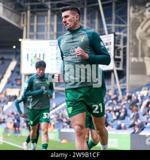 West Bromwich, Regno Unito. 26 dicembre 2023. Danny Batth di Norwich si scalda davanti all'EFL Sky Bet Championship match tra West Bromwich Albion e Norwich City agli Hawthorns, West Bromwich, Inghilterra, il 26 dicembre 2023. Foto di Stuart Leggett. Solo per uso editoriale, licenza necessaria per uso commerciale. Nessun utilizzo in scommesse, giochi o pubblicazioni di un singolo club/campionato/giocatore. Credito: UK Sports Pics Ltd/Alamy Live News Foto Stock