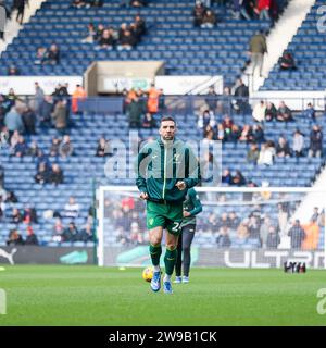 West Bromwich, Regno Unito. 26 dicembre 2023. Shane Duffy di Norwich si scalda davanti all'EFL Sky Bet Championship match tra West Bromwich Albion e Norwich City agli Hawthorns, West Bromwich, Inghilterra, il 26 dicembre 2023. Foto di Stuart Leggett. Solo per uso editoriale, licenza necessaria per uso commerciale. Nessun utilizzo in scommesse, giochi o pubblicazioni di un singolo club/campionato/giocatore. Credito: UK Sports Pics Ltd/Alamy Live News Foto Stock