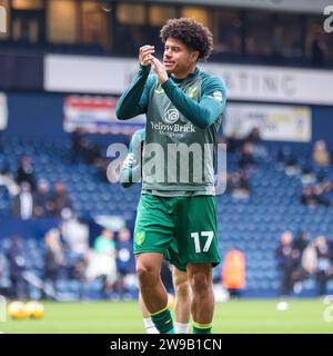 West Bromwich, Regno Unito. 26 dicembre 2023. Gabriel Sara di Norwich applaude i tifosi in viaggio in vista della partita dell'EFL Sky Bet Championship tra West Bromwich Albion e Norwich City agli Hawthorns, West Bromwich, Inghilterra, il 26 dicembre 2023. Foto di Stuart Leggett. Solo per uso editoriale, licenza necessaria per uso commerciale. Nessun utilizzo in scommesse, giochi o pubblicazioni di un singolo club/campionato/giocatore. Credito: UK Sports Pics Ltd/Alamy Live News Foto Stock