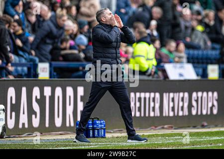 Il manager di Preston Ryan Lowe durante il match per lo Sky Bet Championship tra Preston North End e Leeds United a Deepdale, Preston, martedì 26 dicembre 2023. (Foto: Mike Morese | mi News) crediti: MI News & Sport /Alamy Live News Foto Stock