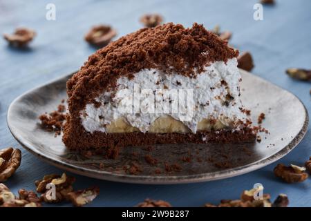 Dessert di mole Hill su sfondo blu di legno Foto Stock