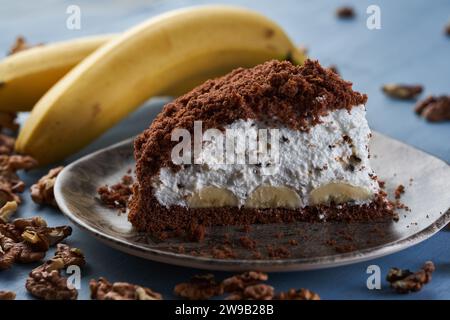 Dessert di mole Hill su sfondo blu di legno Foto Stock