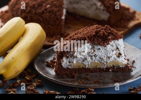 Dessert di mole Hill su sfondo blu di legno Foto Stock