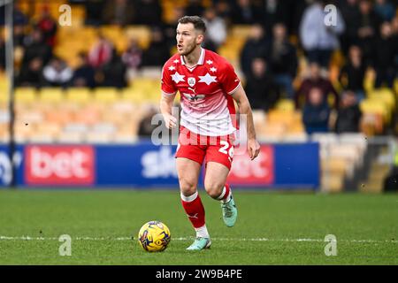 Jamie McCart n. 26 di Barnsley fa una pausa con il pallone durante la partita di Sky Bet League 1 Port vale vs Barnsley a vale Park, Burslem, Regno Unito, 26 dicembre 2023 (foto di Craig Thomas/News Images) in, il 12/26/2023. (Foto di Craig Thomas/News Images/Sipa USA) credito: SIPA USA/Alamy Live News Foto Stock