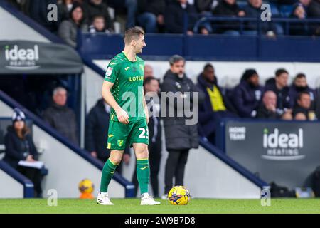 West Bromwich, Regno Unito. 26 dicembre 2023. Kenny McLean di Norwich sul pallone durante la partita dell'EFL Sky Bet Championship tra West Bromwich Albion e Norwich City agli Hawthorns, West Bromwich, Inghilterra il 26 dicembre 2023. Foto di Stuart Leggett. Solo per uso editoriale, licenza necessaria per uso commerciale. Nessun utilizzo in scommesse, giochi o pubblicazioni di un singolo club/campionato/giocatore. Credito: UK Sports Pics Ltd/Alamy Live News Foto Stock