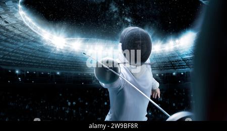 Ritratto di due fencers sullo sfondo di un'arena sportiva. Il concetto di scherma. Duello. Supporti misti Foto Stock